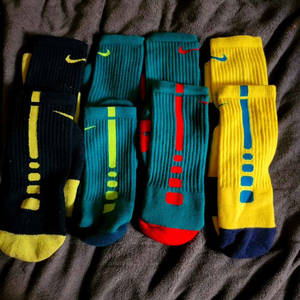 Nike elite socks lot 21-020